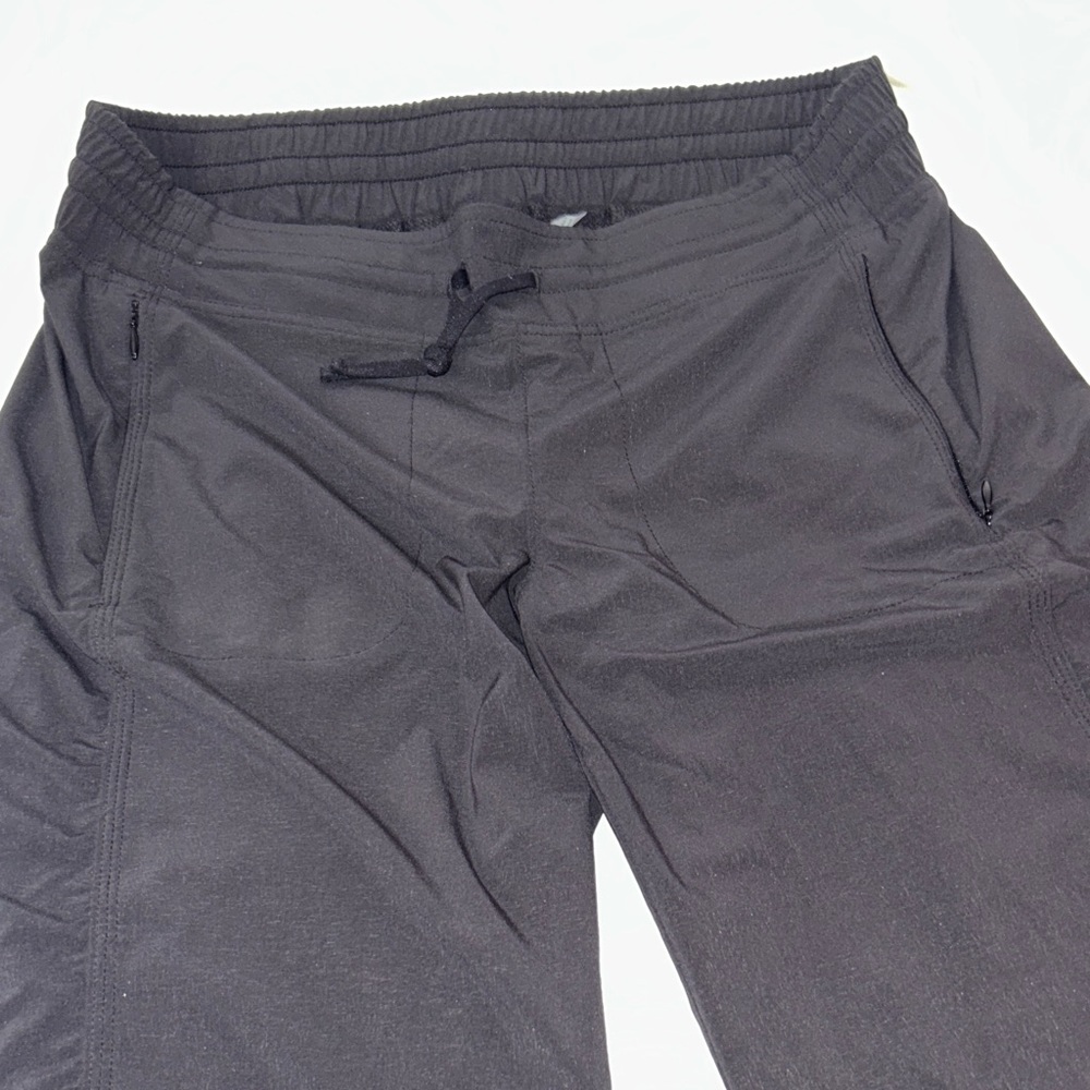 Athleta women’s Black Pants size 10. Like new. No piling or snags